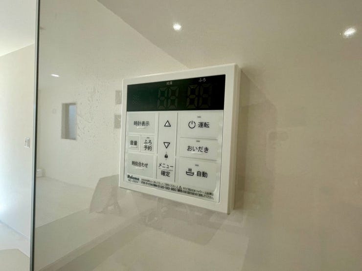 【Facilities】お湯の温度調整がラクな給湯器リモコン付き。追い焚き操作も簡単です。