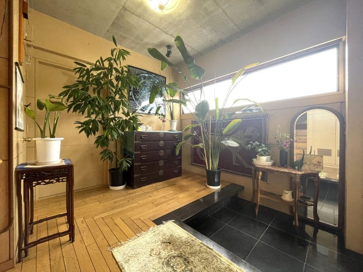 ◇玄関◇
明るく、温かな雰囲気で家族の帰りや来訪者を出迎えてくれる玄関。玄関周りはその家や家族を映し出す、家の顔。どこまでも明るく快適でありたいですね。