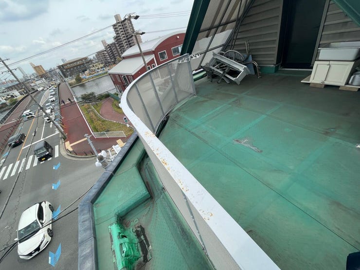 ◇ルーフバルコニー◇
陽当たりがよく開放的はスペース。テーブルとイスを置きカフェのような空間にしたり、子供の遊び場、またハンモックを置いてくつろぎのスペースにしても。おうち時間が豊かになります。