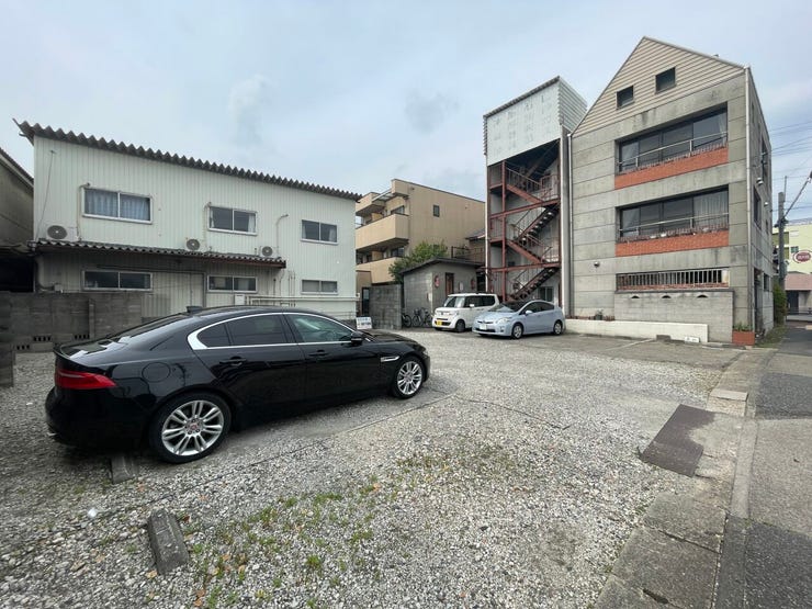 ◇駐車場◇
物件より12mの位置の駐車場は1台継承可能です。(9000円/月)