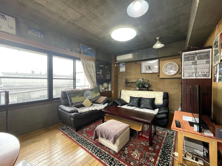 ◇リビング◇
過ごす時間と共に刻々と表情を変えていく住まい、季節によってさまざまな表情を見せてくれるわが家は、時を重ね思いを紡ぐ場所です。ご家族の一家団欒を心ゆくまでお楽しみください。