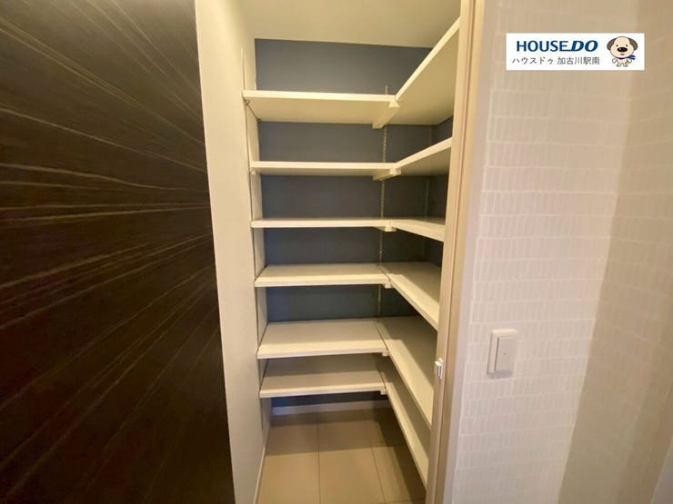 シューズクロークです♪
多くの靴を収納できそうですね!