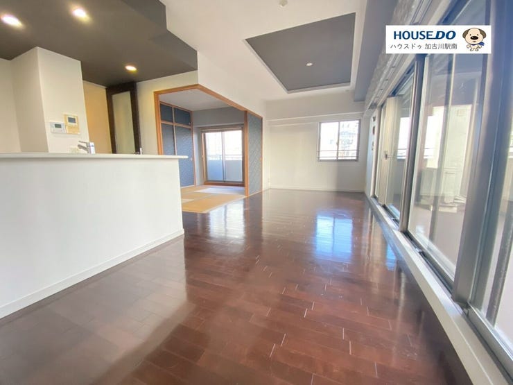 家族が自然と集まる、心の中心、笑顔があつまる、あたたかい場所。ただいま、が聞こえるリビング