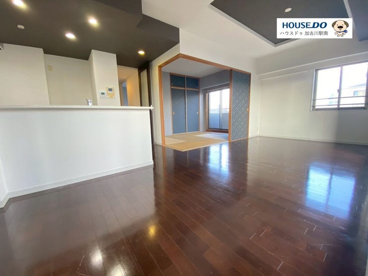 家族が自然と集まる、心の中心、笑顔があつまる、あたたかい場所。ただいま、が聞こえるリビング