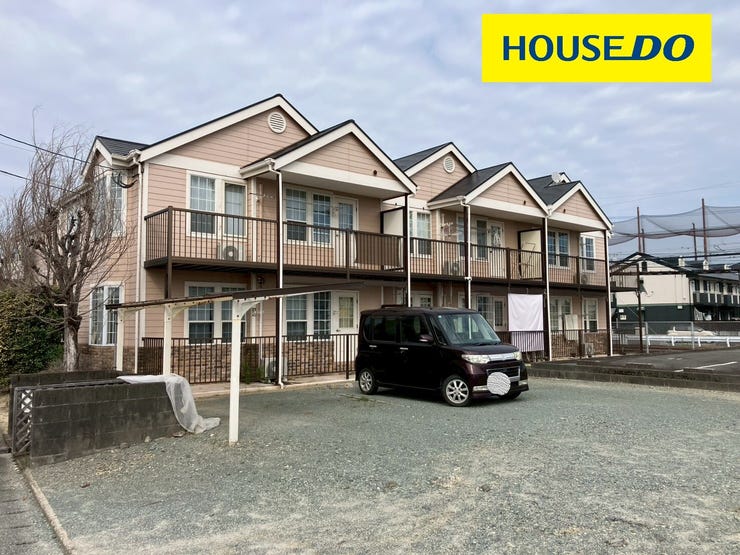 【外観】
お洒落なパステルピンクの外壁が魅力!可愛らしい雰囲気のアパートです。