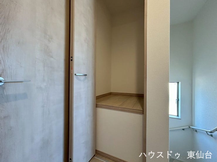 ちょっとした物をさっとしまえる、気の利いた収納スペース