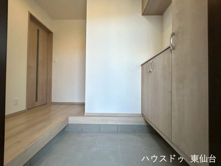 段差のないフラット設計で、毎日の出入りもスムーズに