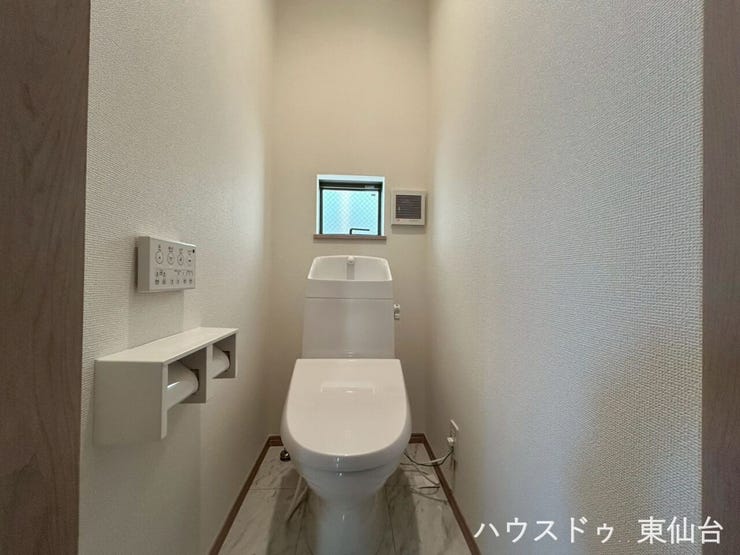 トイレはシンプルなデザインでお掃除もしやすそうです♪
