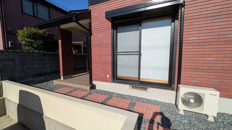 ◆玄関に続くエントランス部分もレンガ調造りのこだわり!