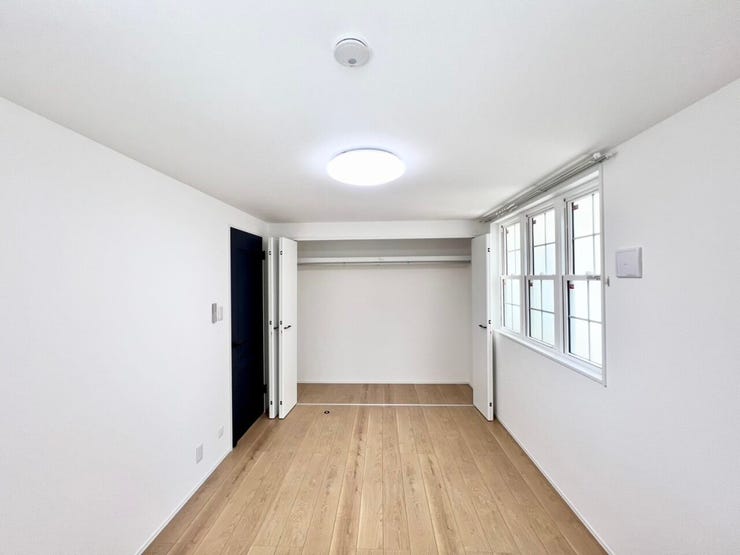 《6.4帖》衣類や荷物をしっかり収納可能なクローゼット!