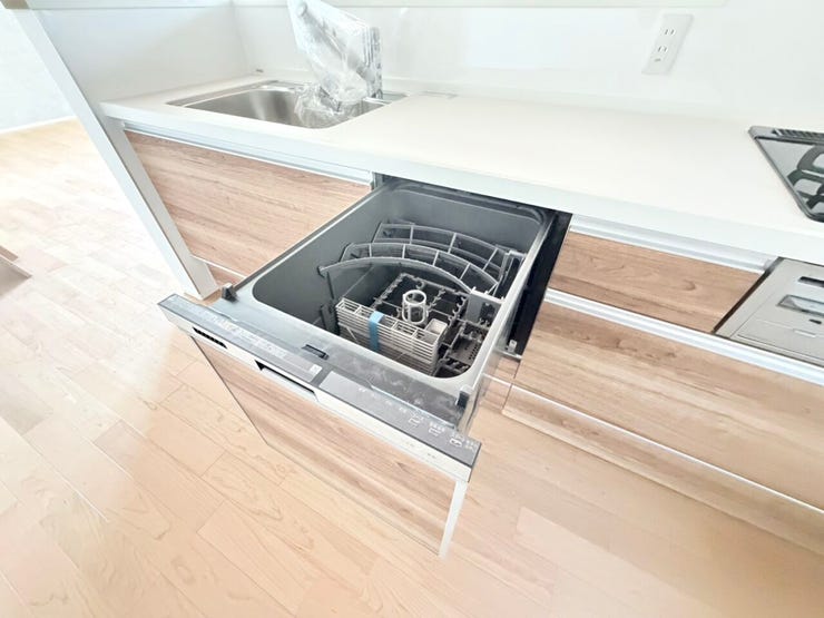 ◎食洗機(3/1撮影)
操作ボタンは使いやすいように上面にレイアウト。ボタン一つで洗浄→乾燥まで可能♪忙しい毎日にあると便利な食洗機です!