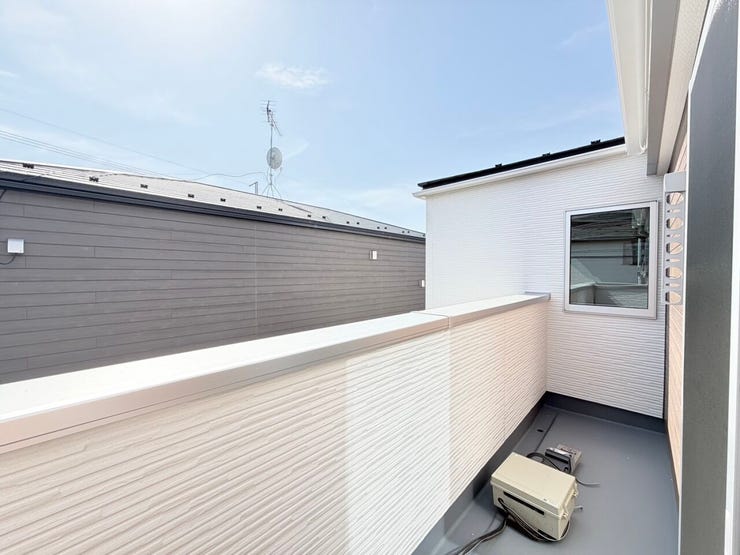 ◎バルコニー(3/1撮影)
南向きのバルコニーは日当たりも良く、洗濯物も気持ち良く干せそうです♪