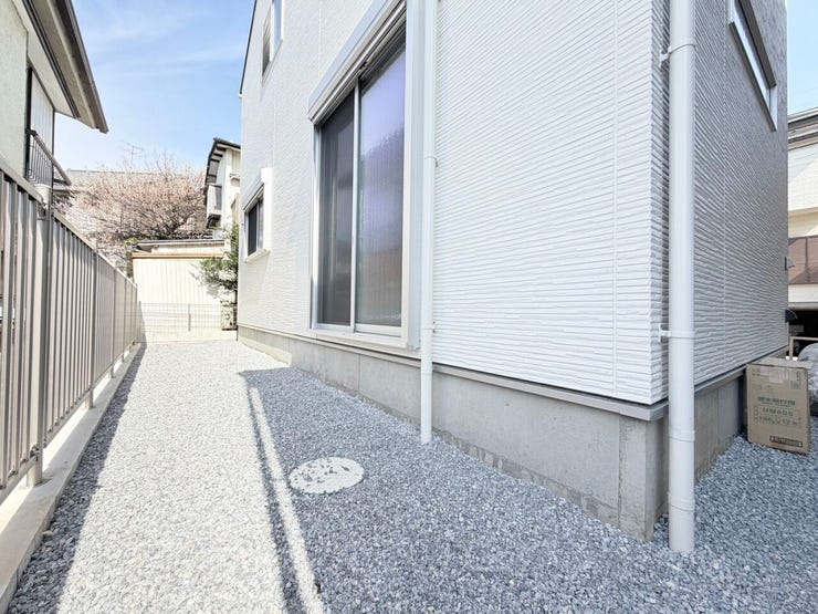 ◎南庭(3/1撮影)
リビングの窓を開けるとちょっとしたスペースが♪
プランターで家庭菜園も楽しめそうですね◎