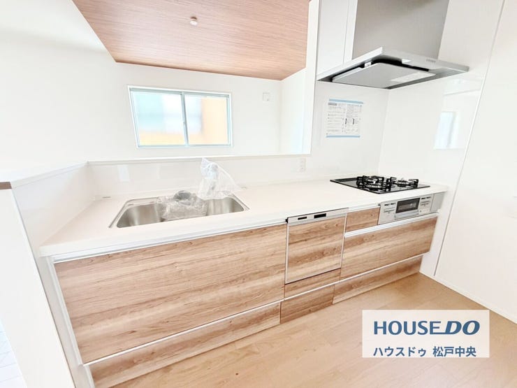 ◎キッチン(3/1撮影)
開放感のある対面キッチンは、リビング全体を見わたせるので、ご家族を身近に感じられます!