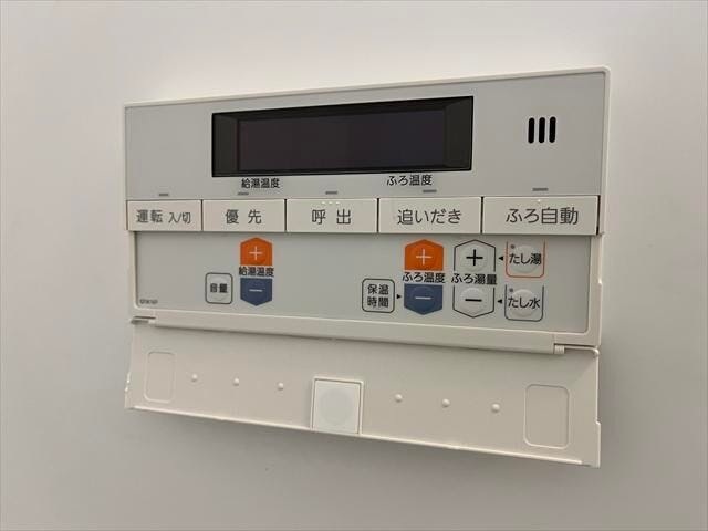 ◆浴室給湯パネル◆自動お湯はり機能や追い焚き機能がついた給湯システムです。