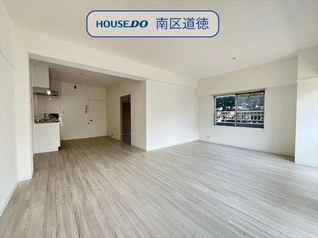 家族が自然と集まる約18帖の広々LDK。明るく開放感があり、家具のレイアウトもしやすいゆとりある住空間です。