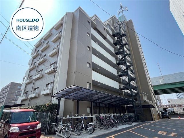 市営バス「南区役所」停 徒歩約4分。「南警察署」の北側に立地のマンションです。治安の良い住環境◎