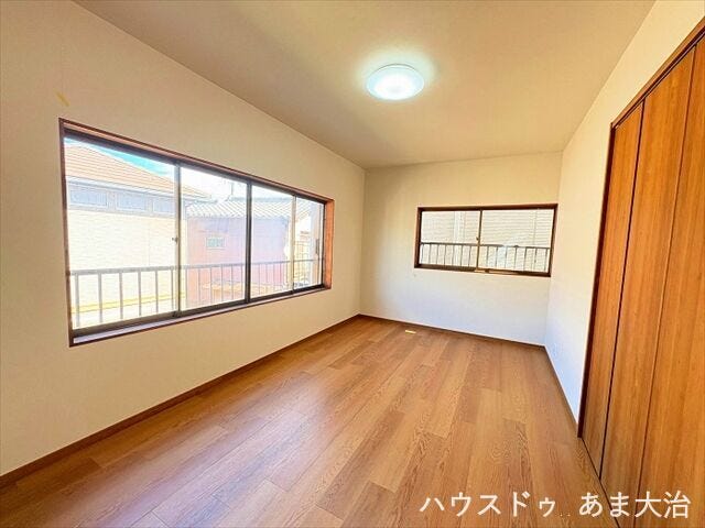2階北側洋室:窓が2カ所あり明るいお部屋です。