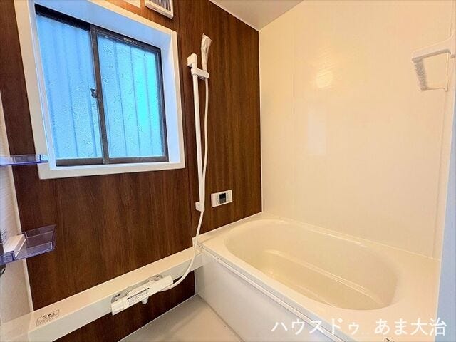 浴室交換済み。給湯器・パネルも交換しています