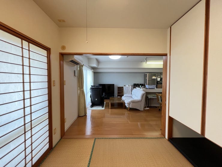 和室4.5帖!引き戸をあければ、リビングと一体の広々空間に。