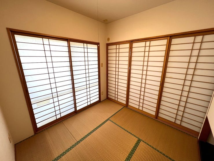 和室4.5帖!バルコニーに面した明るい和室。