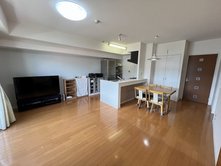 LDK16.2帖!キッチン横は広めのスペースがあり、大きな机も置けます。