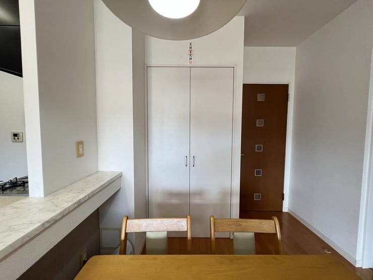 LDK16.2帖!ダイニングスペースにも収納があり、日用品や食卓周りの小物整理に最適です。