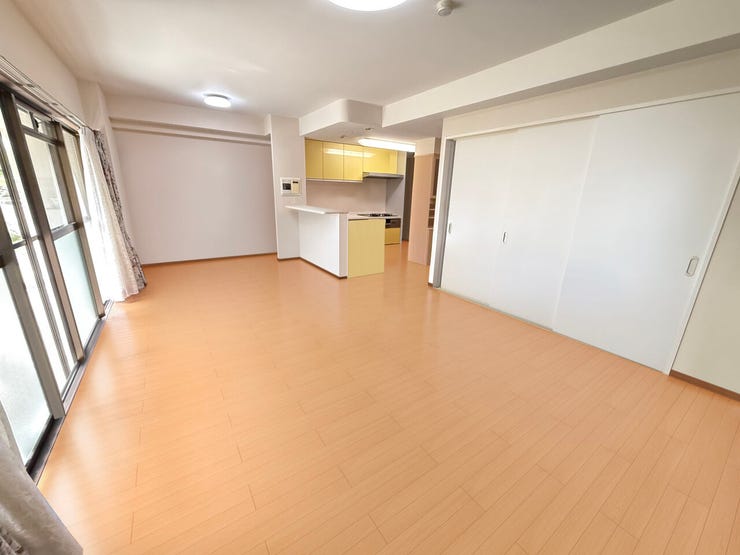 開放的なキッチンと広々リビング♪