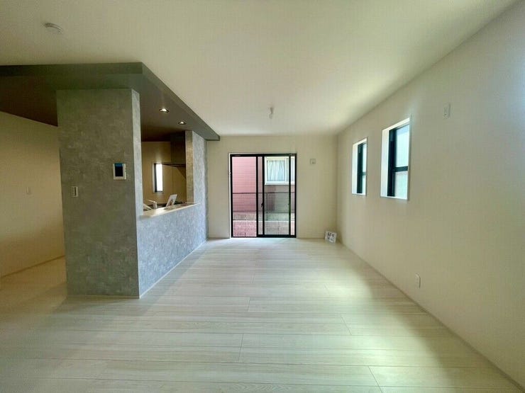 【Living】家族が集まりやすい場所で、くつろぎと会話が自然に生まれます。