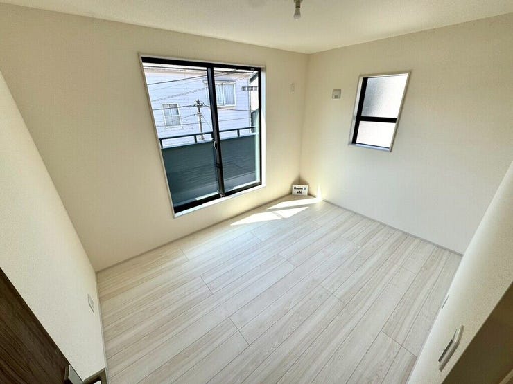 【Bedroom】ナチュラルな内装で、リラックスできる空間。寝室や書斎にも最適です。