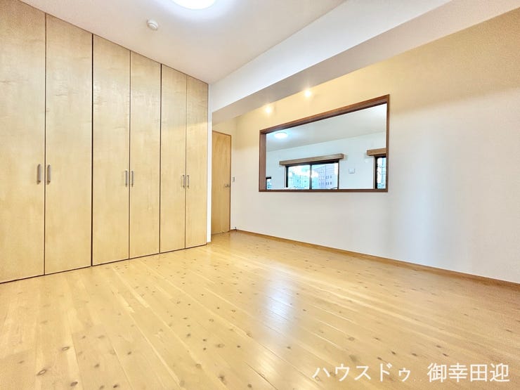 ■□■6.5帖洋室■□■
大容量のクローゼット付きのお部屋は主寝室にオススメです!