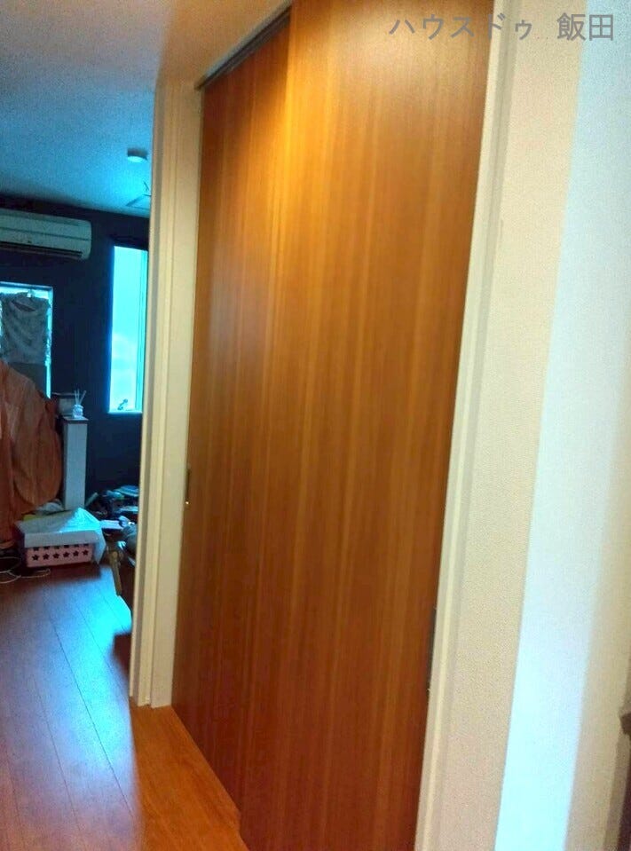 リビングの裏手にある物入れスペース