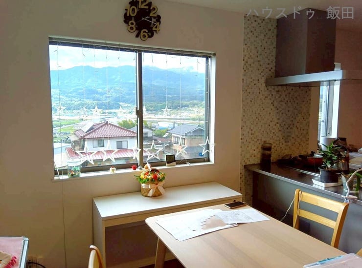 山並みを眺めながら家族団らんができます