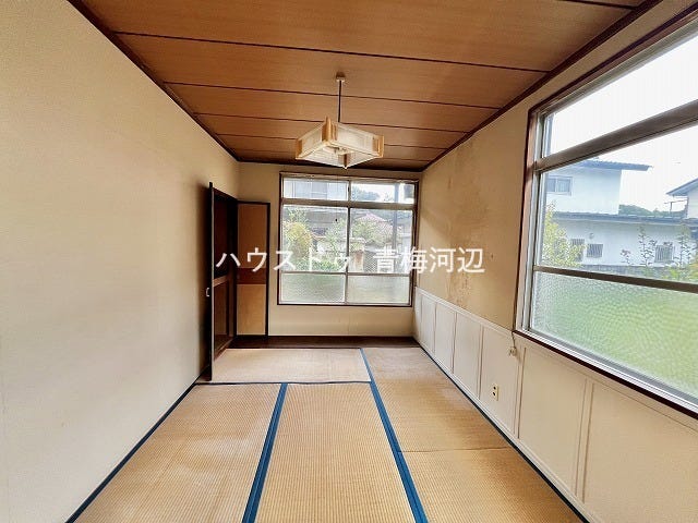 和室:2面採光なので、通風・採光良好です。収納があるので大きな家具を置かずに、お部屋を広々使えますね。