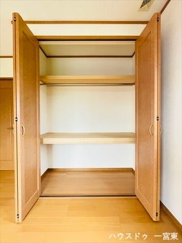 【6.4帖東洋室】大容量の収納はもちろん、各居室にも収納スペースを確保しています。