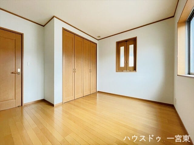 【6.4帖西】明るく、収納スペースも完備された洋室は、子供部屋としても、寝室としてもお使い頂けます。