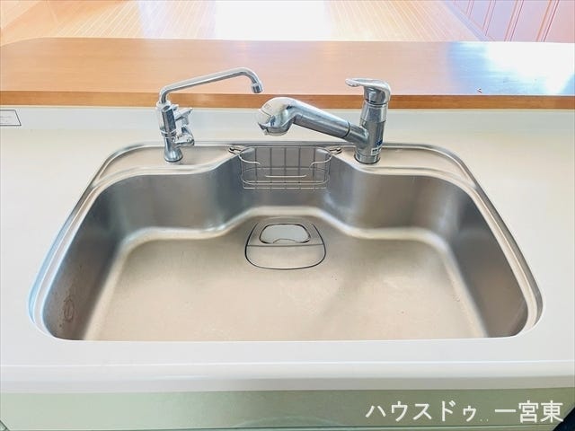 【シンク】大きなお鍋も洗えちゃうワイドシンクなのでお料理も捗りますね。