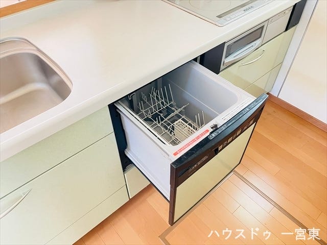 【食器洗浄乾燥機】バタバタと忙しい朝にはとても便利で助かる食器洗浄乾燥機がついています♪