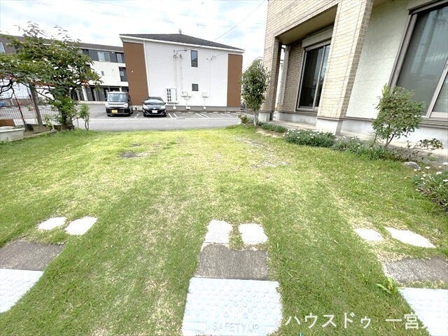 広々とした駐車スペースがあるので親戚やお友達が遊びに来ても大丈夫です。