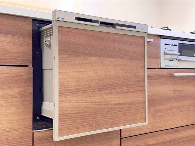 キッチン:食洗機がついているので時短にもなり、手荒れも防げそうですね。