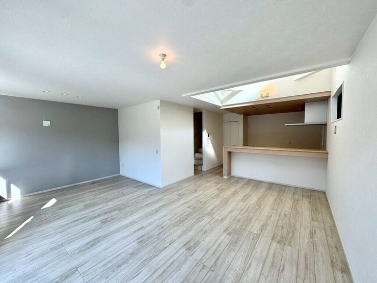 【Living】家族が集まりやすい場所で、くつろぎと会話が自然に生まれます。