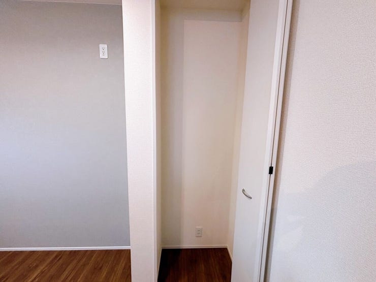 キッチン横には収納付き