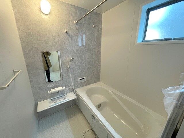 浴室にはランドリーパイプがあり、雨の日のお洗濯も安心♪