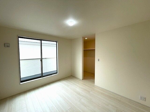 2階 洋室(7帖)からはバルコニーへ出入りできます。