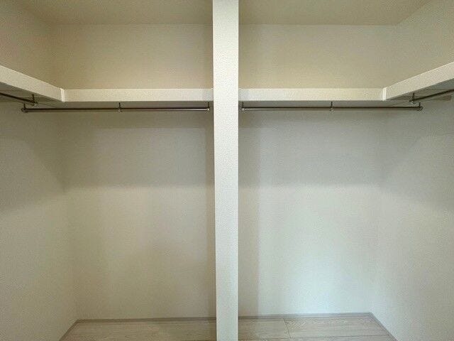 2階 洋室(7帖)にはWIC完備☆
お洋服以外にもたっぷり収納できます♪