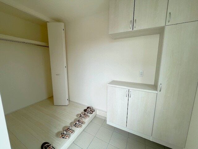 広々とした玄関スペース。
たっぷり収納できるシューズボックス完備で玄関周りが整います☆