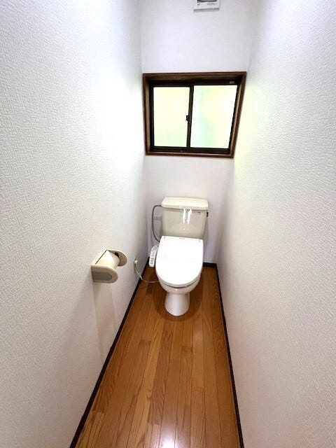 1階と2階にトイレが付いております♪