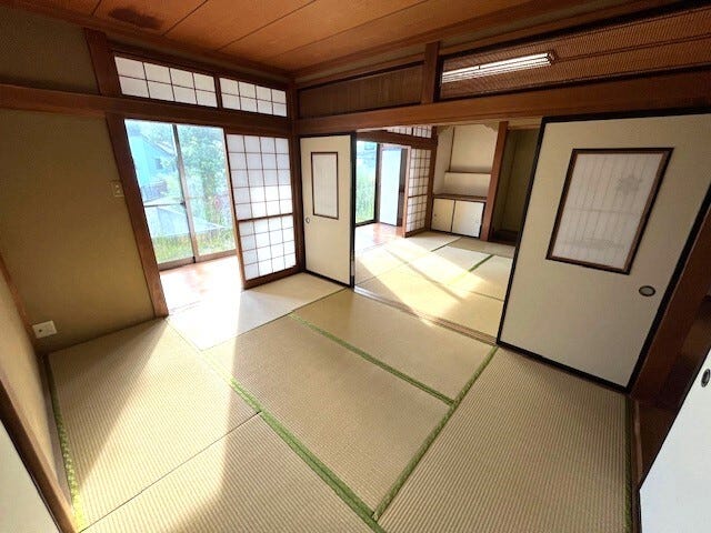 和テイストな日本家屋感じられる和室スペース。
客間としてのご利用も可能です♪