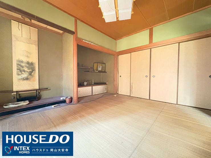 【懐かしさを感じる和室】
来客用のスペースとしても使える和室。障子からやわらかい光が差し込み、ゆったりと落ち着いた時間を過ごせそうです。