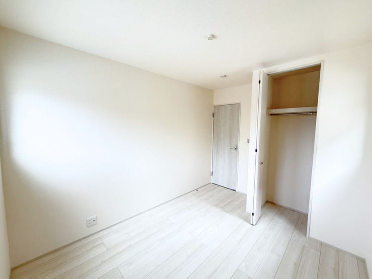 洋室5.44帖。自分だけの個室があるって素敵ですよね。勉学に没頭したり、じっくり読書を楽しんだり、音楽にひたったり。そんな満ち足りた日々を過ごすプライベート空間を。